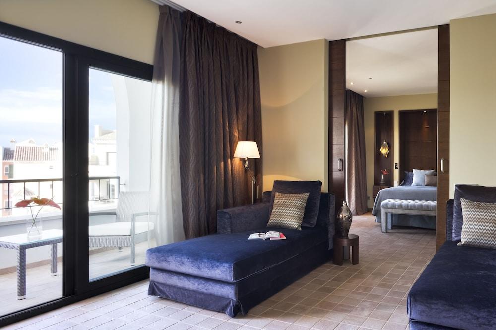 Doubletree By Hilton La Torre Golf Resort Roldan Екстер'єр фото Suite