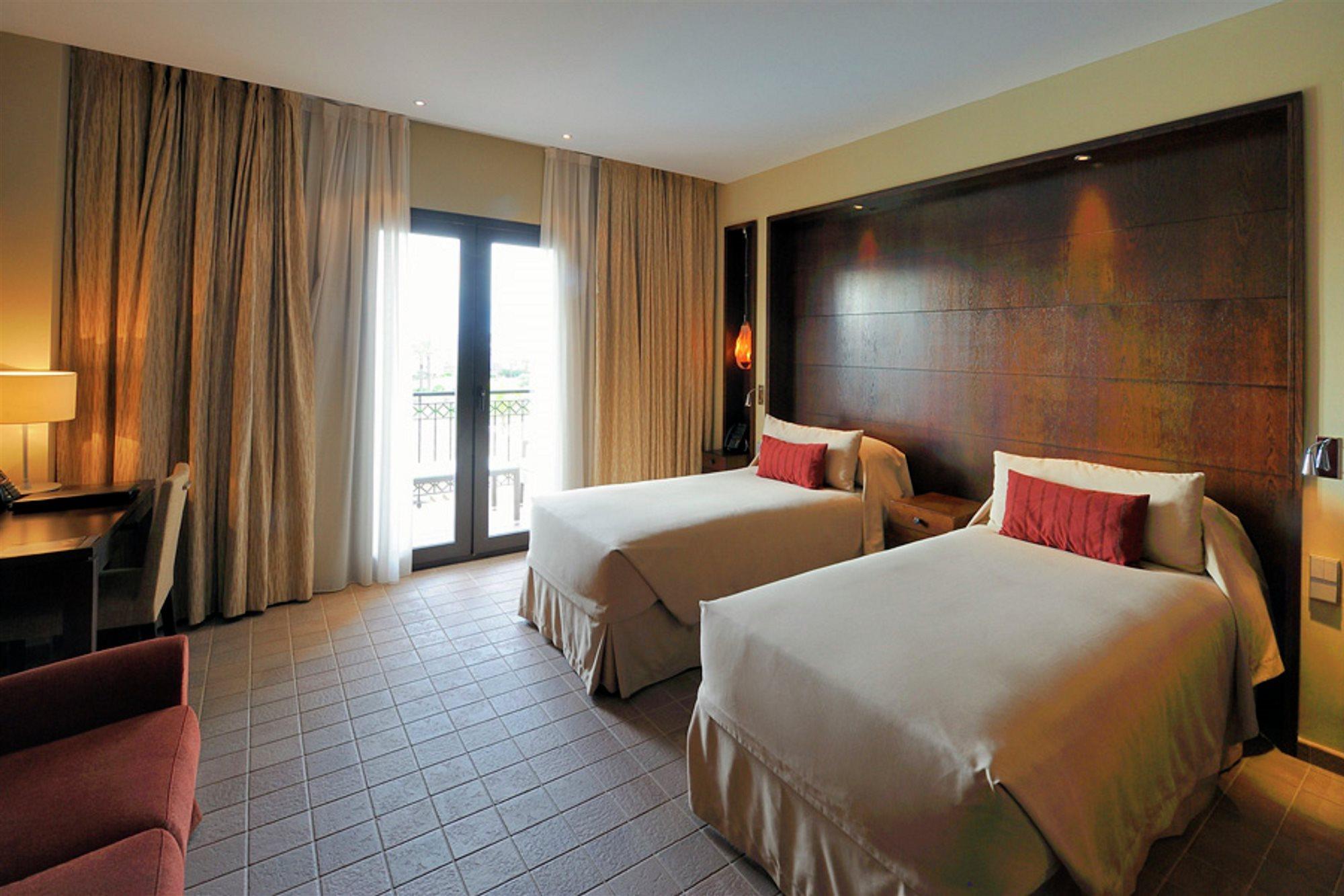 Doubletree By Hilton La Torre Golf Resort Roldan Екстер'єр фото Deluxe room