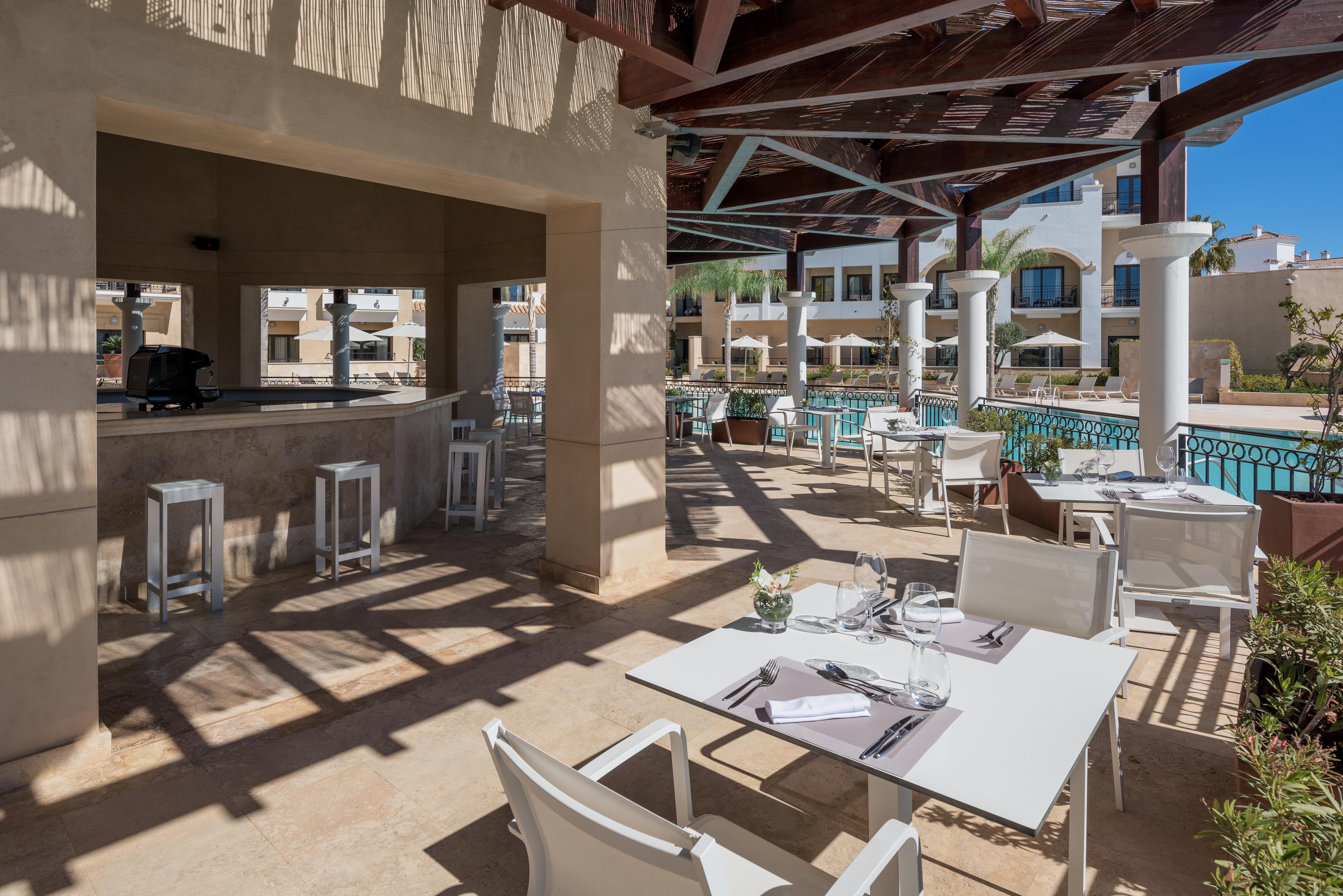 Doubletree By Hilton La Torre Golf Resort Roldan Екстер'єр фото The pool bar at the hotel