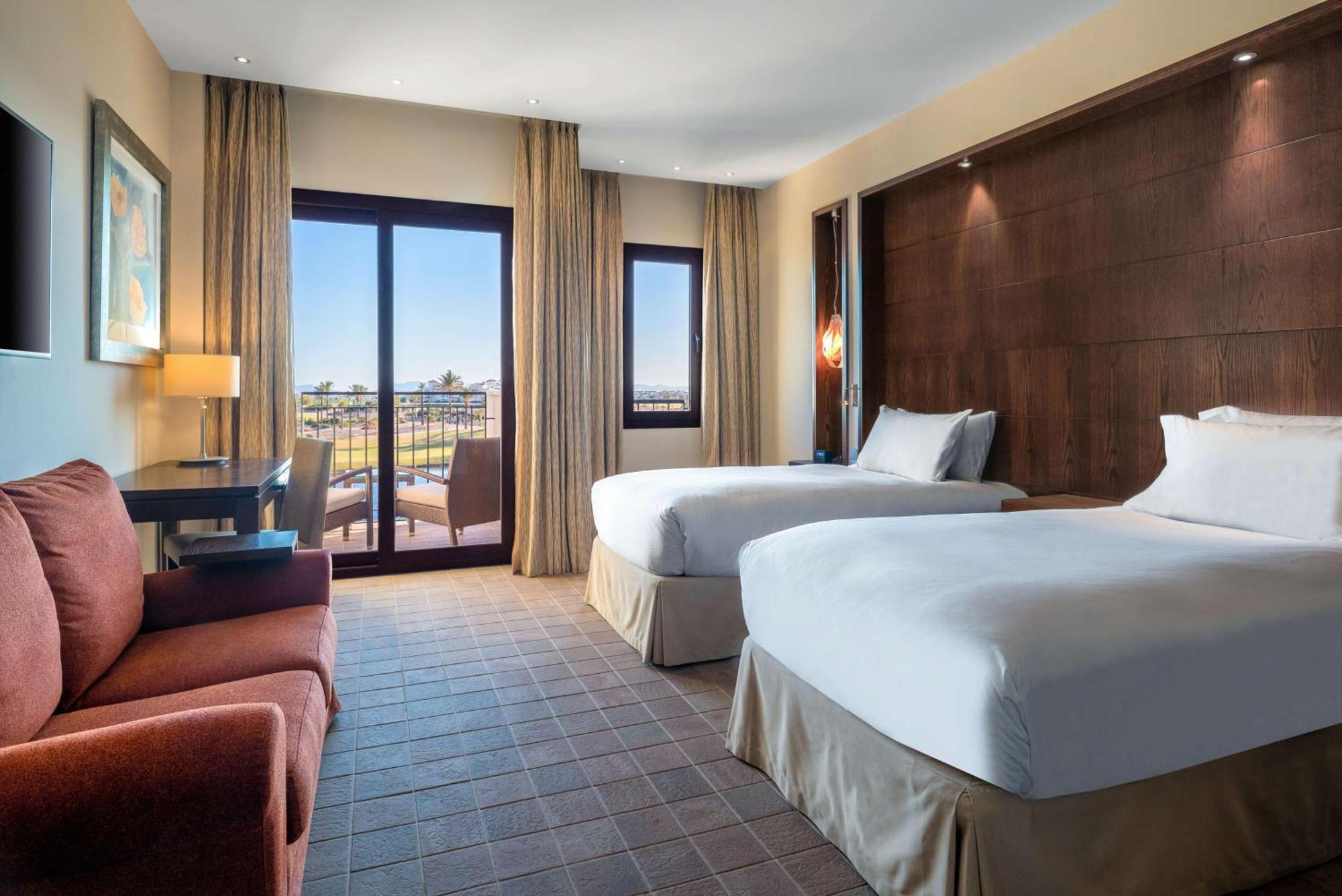 Doubletree By Hilton La Torre Golf Resort Roldan Екстер'єр фото A guest room at the Hilton San Diego Bayfront
