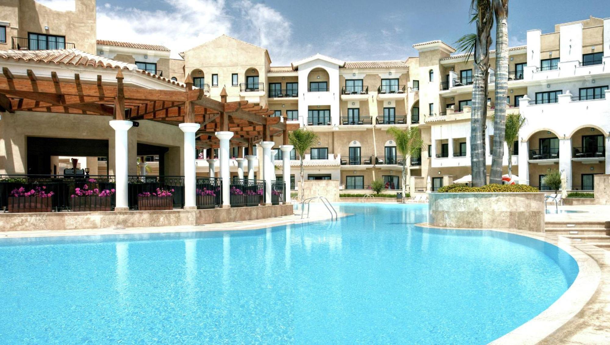 Doubletree By Hilton La Torre Golf Resort Roldan Екстер'єр фото The swimming pool at the hotel