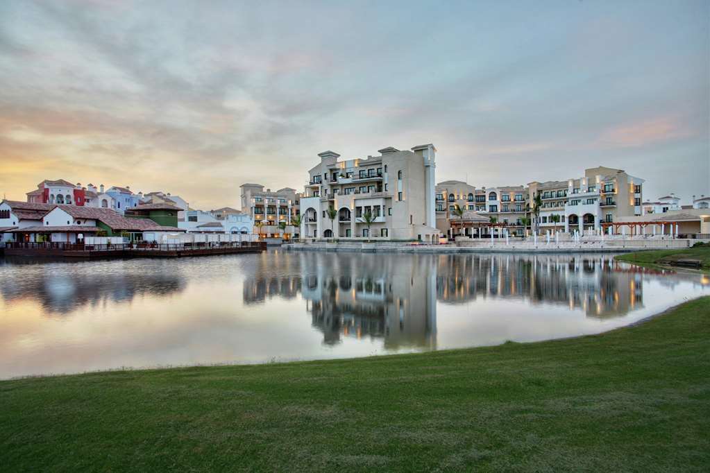 Doubletree By Hilton La Torre Golf Resort Roldan Зручності фото Residential buildings in Al Furjan